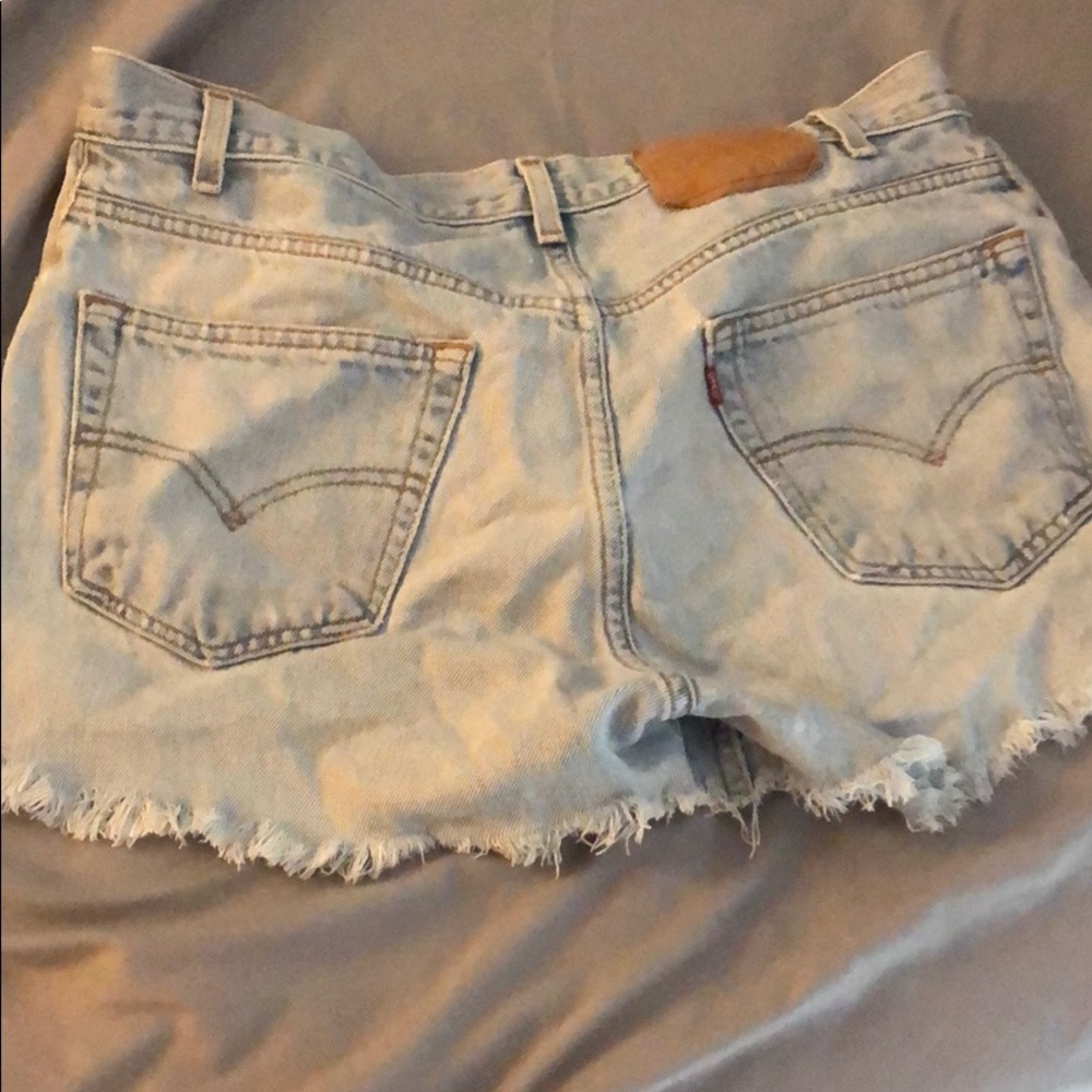 Original Levi’s woman shorts. Fits size 9/10